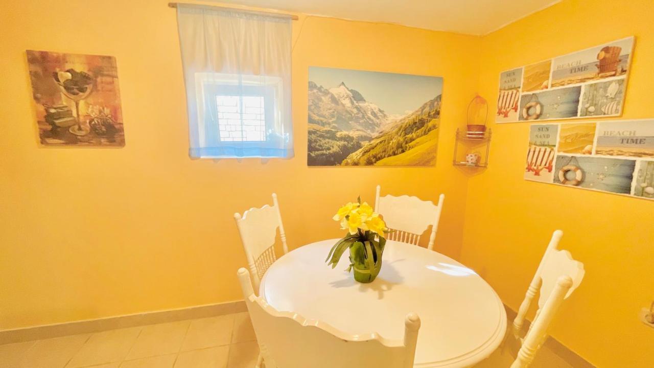 Colorful And Happy Apartment Sukosan - With Parking Exterior photo
